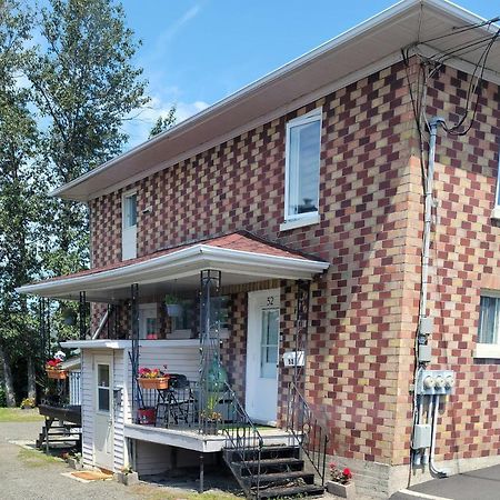 Апартаменты Lower Level Apt 6Ft High Close To Hwy Netflix Wifi Эдмундстон Экстерьер фото