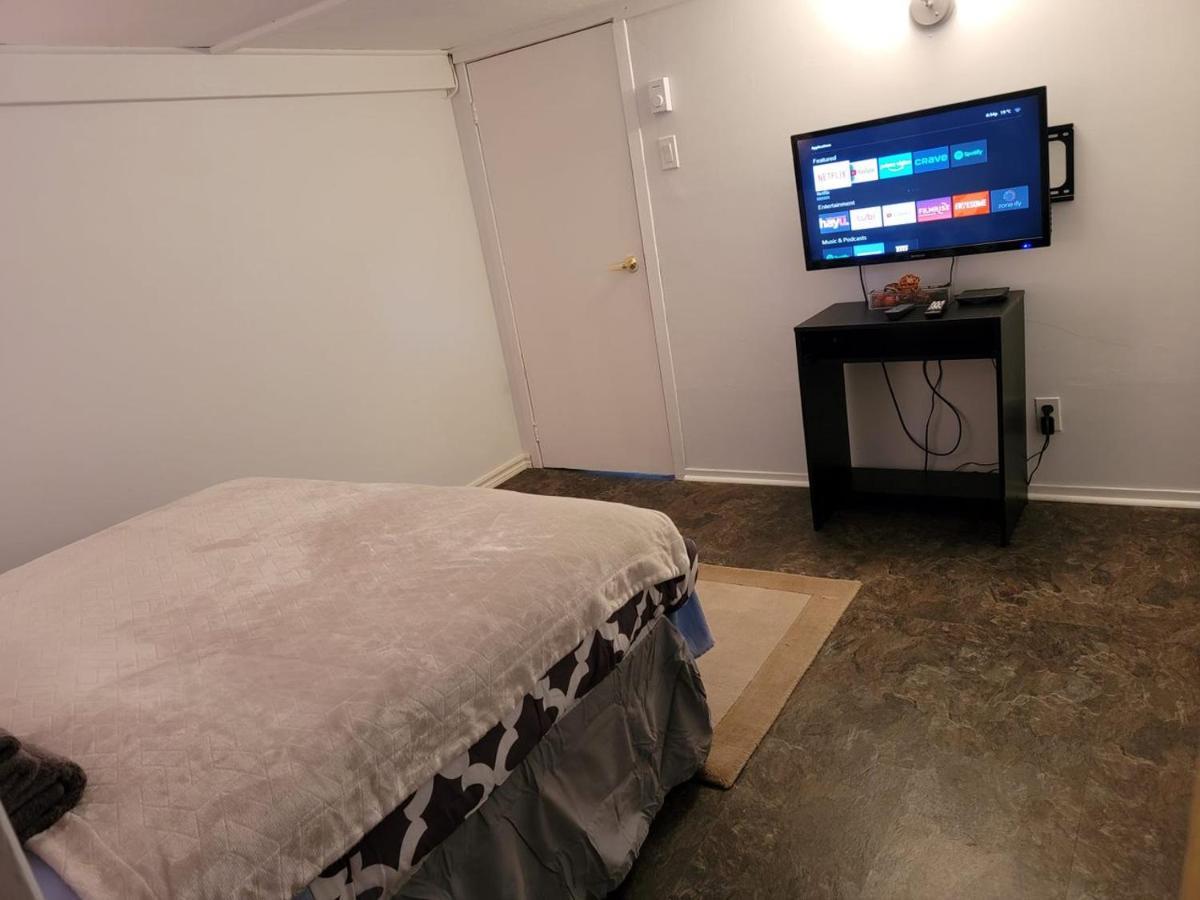 Апартаменты Lower Level Apt 6Ft High Close To Hwy Netflix Wifi Эдмундстон Экстерьер фото